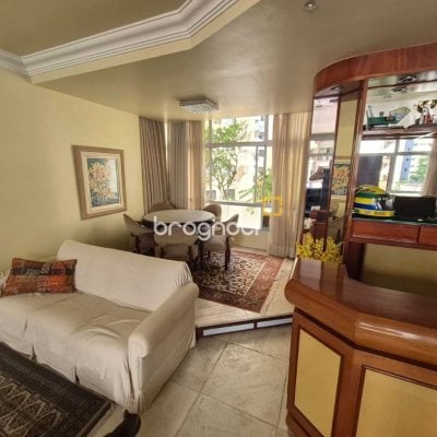 Apartamento com 224m², 4 quartos (sendo 2 suítes), 2 garagens, no bairro Centro em Florianópolis