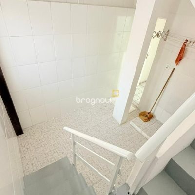 Casa com 76m², 4 quartos, 1 garagem, no bairro São João do Rio Vermelho em Florianópolis