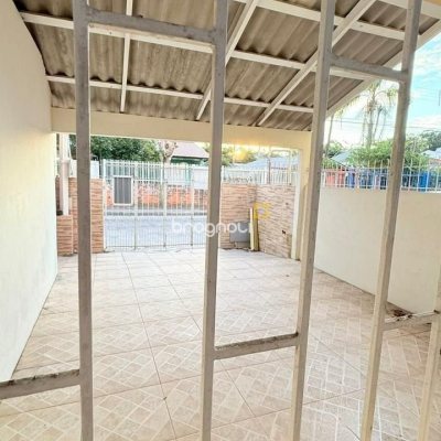 Casa com 76m², 4 quartos, 1 garagem, no bairro São João do Rio Vermelho em Florianópolis
