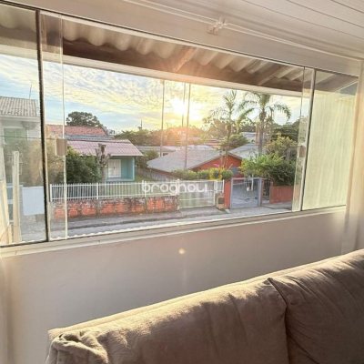 Casa com 76m², 4 quartos, 1 garagem, no bairro São João do Rio Vermelho em Florianópolis