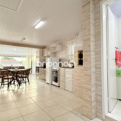 Casa com 76m², 4 quartos, 1 garagem, no bairro São João do Rio Vermelho em Florianópolis