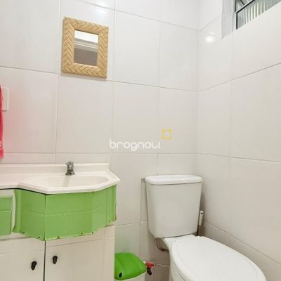 Casa com 76m², 4 quartos, 1 garagem, no bairro São João do Rio Vermelho em Florianópolis