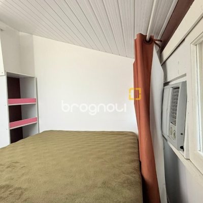 Casa com 76m², 4 quartos, 1 garagem, no bairro São João do Rio Vermelho em Florianópolis