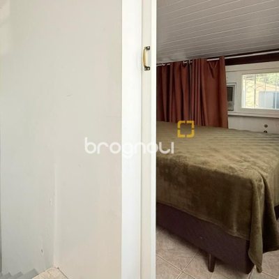 Casa com 76m², 4 quartos, 1 garagem, no bairro São João do Rio Vermelho em Florianópolis