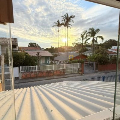 Casa com 76m², 4 quartos, 1 garagem, no bairro São João do Rio Vermelho em Florianópolis