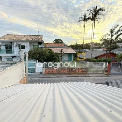 Casa com 76m², 4 quartos, 1 garagem, no bairro São João do Rio Vermelho em Florianópolis