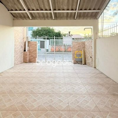 Casa com 76m², 4 quartos, 1 garagem, no bairro São João do Rio Vermelho em Florianópolis