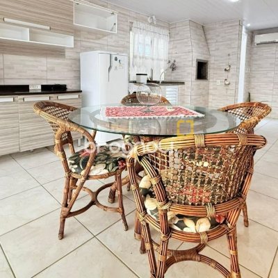 Casa com 76m², 4 quartos, 1 garagem, no bairro São João do Rio Vermelho em Florianópolis