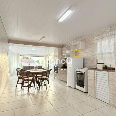 Casa com 76m², 4 quartos, 1 garagem, no bairro São João do Rio Vermelho em Florianópolis