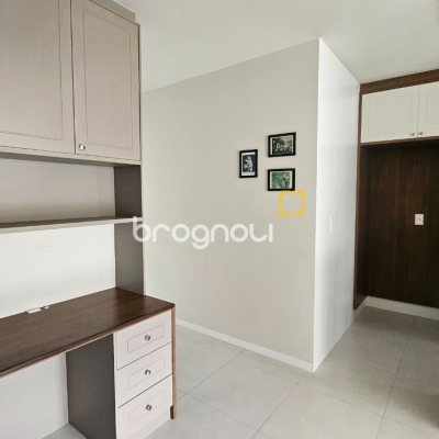 Apartamento com 72m², 2 quartos (sendo 1 suíte), 1 garagem, no bairro Saco Grande em Florianópolis