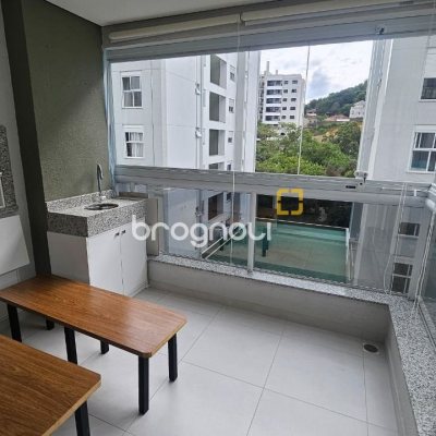 Apartamento com 72m², 2 quartos (sendo 1 suíte), 1 garagem, no bairro Saco Grande em Florianópolis