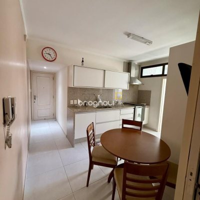 Apartamento com 144m², 3 quartos (sendo 2 suítes), 1 garagem, no bairro Centro em Florianópolis