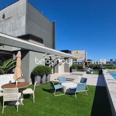 Apartamento com 130m², 3 quartos (sendo 1 suíte), 2 garagens, no bairro Jurerê em Florianópolis