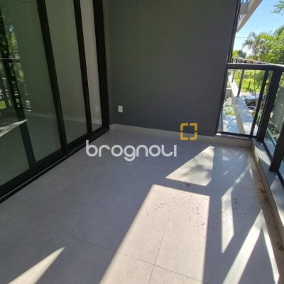 Apartamento com 130m², 3 quartos (sendo 1 suíte), 2 garagens, no bairro Jurerê em Florianópolis