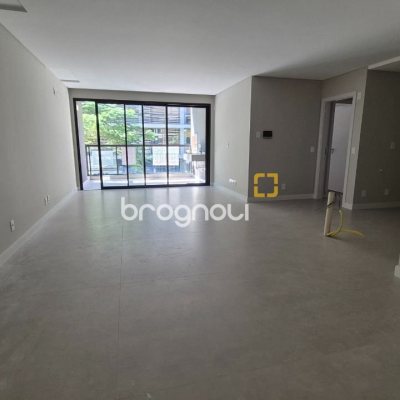 Apartamento com 130m², 3 quartos (sendo 1 suíte), 2 garagens, no bairro Jurerê em Florianópolis