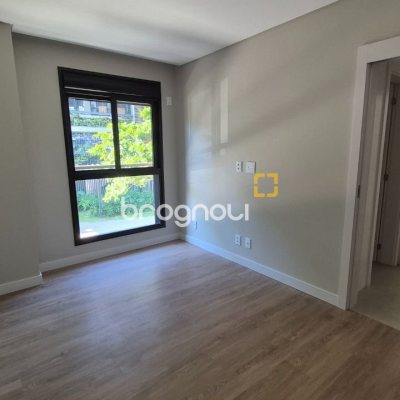 Apartamento com 130m², 3 quartos (sendo 1 suíte), 2 garagens, no bairro Jurerê em Florianópolis