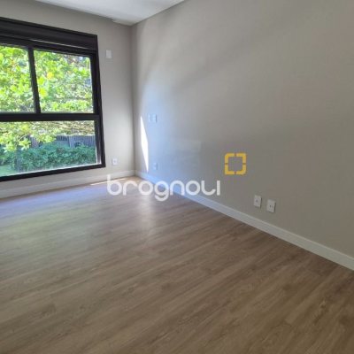 Apartamento com 130m², 3 quartos (sendo 1 suíte), 2 garagens, no bairro Jurerê em Florianópolis