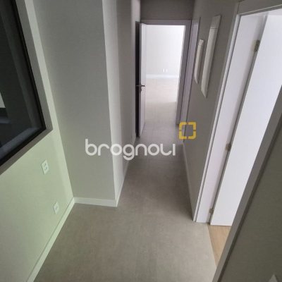 Apartamento com 130m², 3 quartos (sendo 1 suíte), 2 garagens, no bairro Jurerê em Florianópolis
