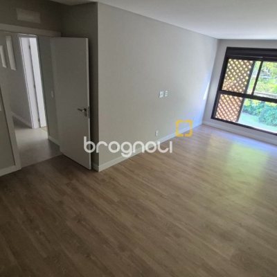 Apartamento com 130m², 3 quartos (sendo 1 suíte), 2 garagens, no bairro Jurerê em Florianópolis