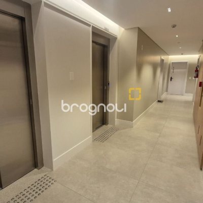 Apartamento com 130m², 3 quartos (sendo 1 suíte), 2 garagens, no bairro Jurerê em Florianópolis