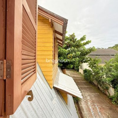 Casa com 160m², 3 quartos, 2 garagens, no bairro Ingleses do Rio Vermelho em Florianópolis