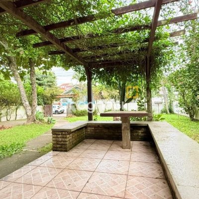 Casa com 160m², 3 quartos, 2 garagens, no bairro Ingleses do Rio Vermelho em Florianópolis