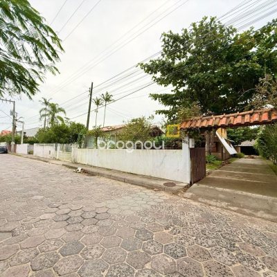 Casa com 160m², 3 quartos, 2 garagens, no bairro Ingleses do Rio Vermelho em Florianópolis