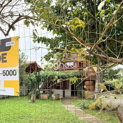 Casa com 160m², 3 quartos, 2 garagens, no bairro Ingleses do Rio Vermelho em Florianópolis