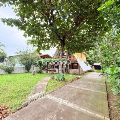 Casa com 160m², 3 quartos, 2 garagens, no bairro Ingleses do Rio Vermelho em Florianópolis