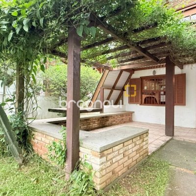 Casa com 160m², 3 quartos, 2 garagens, no bairro Ingleses do Rio Vermelho em Florianópolis