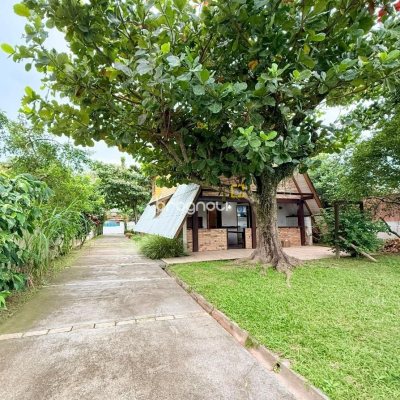 Casa com 160m², 3 quartos, 2 garagens, no bairro Ingleses do Rio Vermelho em Florianópolis