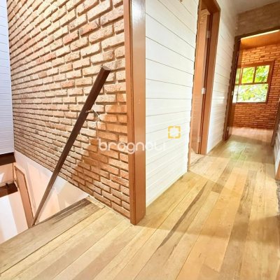 Casa com 160m², 3 quartos, 2 garagens, no bairro Ingleses do Rio Vermelho em Florianópolis
