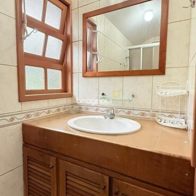 Casa com 160m², 3 quartos, 2 garagens, no bairro Ingleses do Rio Vermelho em Florianópolis