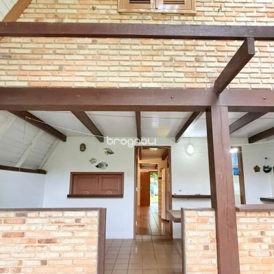 Casa com 160m², 3 quartos, 2 garagens, no bairro Ingleses do Rio Vermelho em Florianópolis