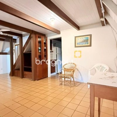 Casa com 160m², 3 quartos, 2 garagens, no bairro Ingleses do Rio Vermelho em Florianópolis