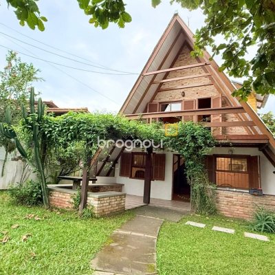 Casa com 160m², 3 quartos, 2 garagens, no bairro Ingleses do Rio Vermelho em Florianópolis