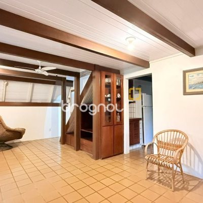 Casa com 160m², 3 quartos, 2 garagens, no bairro Ingleses do Rio Vermelho em Florianópolis