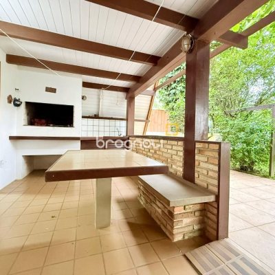 Casa com 160m², 3 quartos, 2 garagens, no bairro Ingleses do Rio Vermelho em Florianópolis