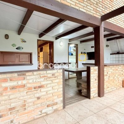 Casa com 160m², 3 quartos, 2 garagens, no bairro Ingleses do Rio Vermelho em Florianópolis