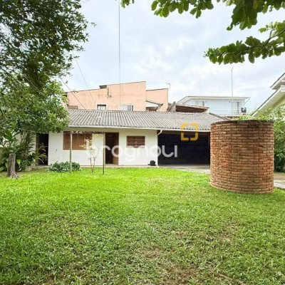 Casa com 160m², 3 quartos, 2 garagens, no bairro Ingleses do Rio Vermelho em Florianópolis