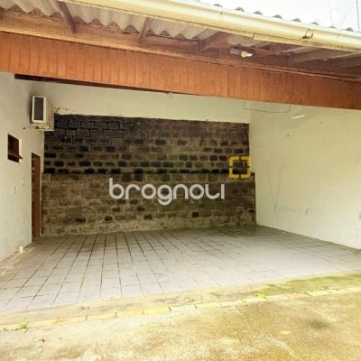Casa com 160m², 3 quartos, 2 garagens, no bairro Ingleses do Rio Vermelho em Florianópolis