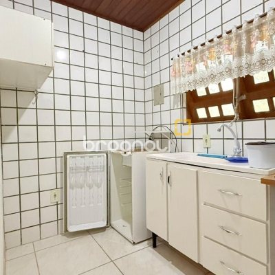 Casa com 160m², 3 quartos, 2 garagens, no bairro Ingleses do Rio Vermelho em Florianópolis