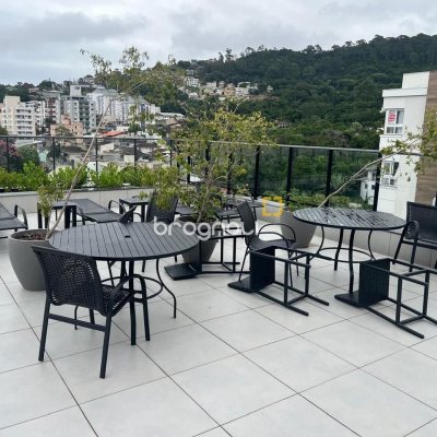 Apartamento com 43m², 1 quarto (sendo 1 suíte), 1 garagem, no bairro Trindade em Florianópolis