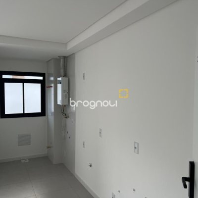 Apartamento com 43m², 1 quarto (sendo 1 suíte), 1 garagem, no bairro Trindade em Florianópolis