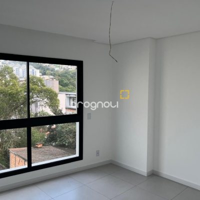Apartamento com 43m², 1 quarto (sendo 1 suíte), 1 garagem, no bairro Trindade em Florianópolis
