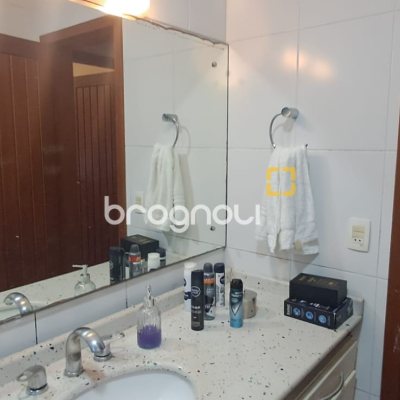 Casa de Condomínio com 346m², 3 quartos (sendo 1 suíte), 5 garagens, no bairro Cachoeira do Bom Jesus em Florianópolis