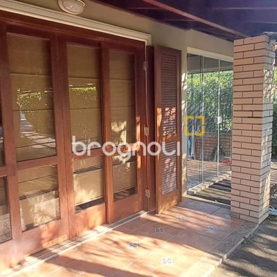 Casa de Condomínio com 346m², 3 quartos (sendo 1 suíte), 5 garagens, no bairro Cachoeira do Bom Jesus em Florianópolis