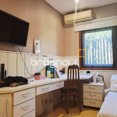 Casa de Condomínio com 346m², 3 quartos (sendo 1 suíte), 5 garagens, no bairro Cachoeira do Bom Jesus em Florianópolis