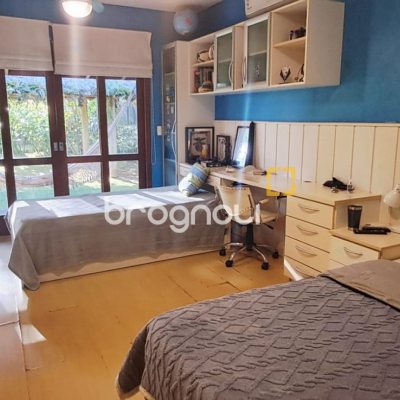 Casa de Condomínio com 346m², 3 quartos (sendo 1 suíte), 5 garagens, no bairro Cachoeira do Bom Jesus em Florianópolis