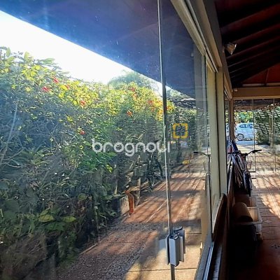 Casa de Condomínio com 346m², 3 quartos (sendo 1 suíte), 5 garagens, no bairro Cachoeira do Bom Jesus em Florianópolis
